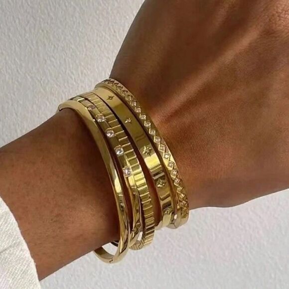 Vintage gold bangle M738 - Picture 1 of 8